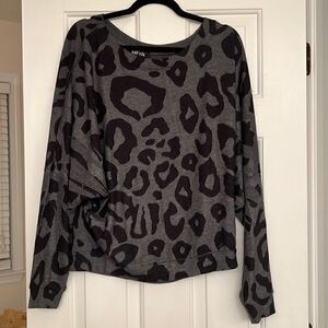 Fabrik Leopard Long Sleeve Oversized Sweater L